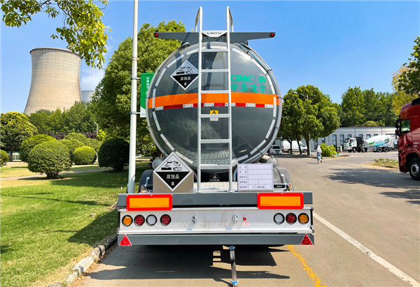 凌宇CNG腐蝕品液罐車(chē)