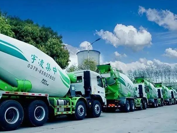 8年老客戶再提車，10臺(tái)攪拌車批量交付，客戶：選凌宇我放心！