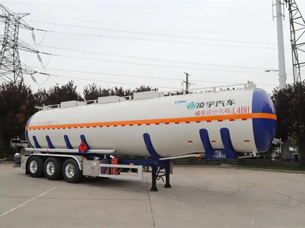 中集凌宇新款鋁合金易燃液體運輸車來了！
